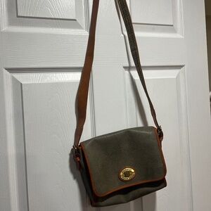 Replica Burberry Crossbody Bag Snap Closure Adjustable Strap with Zipper Pocket